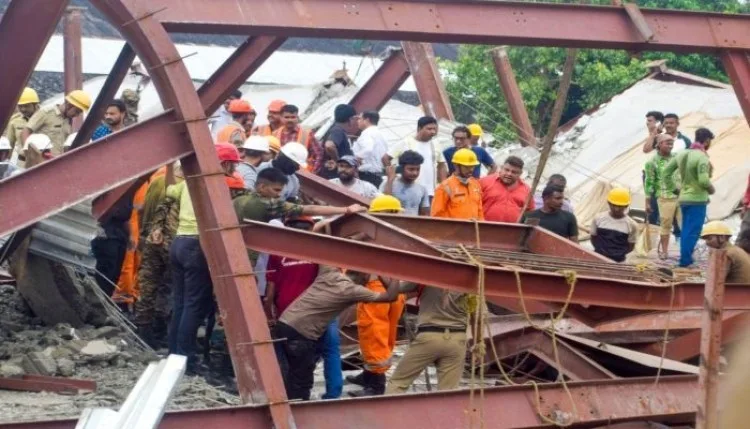 Kolkata Taratala  Shed Collapse: कोलकाता तारातला हादसा, निर्माणाधीन गोदाम शेड गिरने से 8 की मौत, 15 लोगों के दबे होने की आशंका