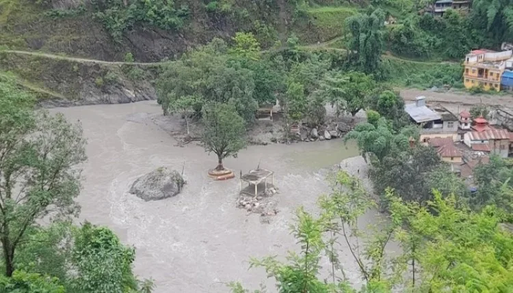 Nepal Rain: लगातार बारिश काली गंडकी नदी का बढ़ा प्रवाह, दुनिया की सबसे बड़ी शालिग्राम शिला जलमग्न
