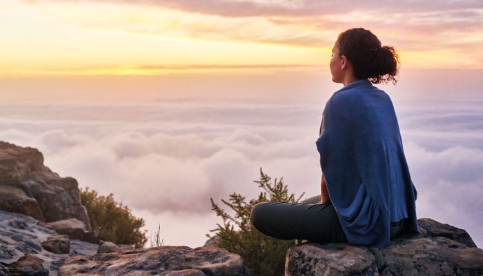 Quiet lifestyle trend: अचानक लोग कम बोलने की आदत क्यों अपना रहे हैं?