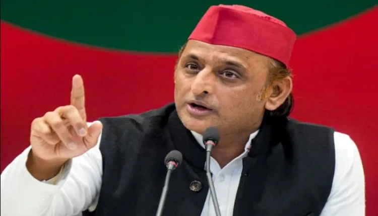 अखिलेश ने की यूपी में छात्रसंघ चुनाव कराने की मांग, बीजेपी पर साधा निशाना