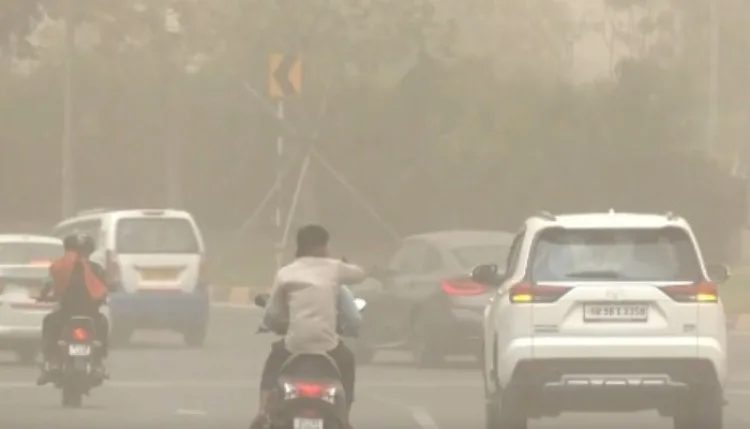 Delhi NCR Weather Update : 100 KM की रफ्तार से आई खौफनाक आंधी, आसमान में छाया अंधेरा, मौसम विभाग ने जारी किया रेड अलर्ट!