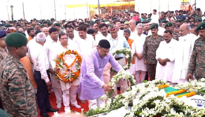 शहीद लेफ्टिनेंट शशांक तिवारी को उनके अदम्य साहस और बहादुरी के लिए हमेशा याद किया जाएगा: पवन पांडे