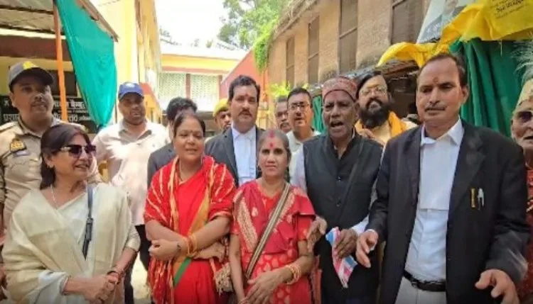 ज्ञानवापी विवाद पर मध्यस्थता बैठक, हिंदू पक्ष ने कहा- 'यह मंदिर है, हमें सौंपा जाए,