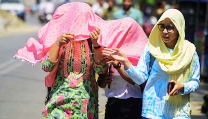 मौसम :  उत्तर भारत को झुलसाती गर्मी से मिलेगी बड़ी राहत, आईएमडी ने जारी किया आंधी-बारिश और ओलावृष्टि का अलर्ट