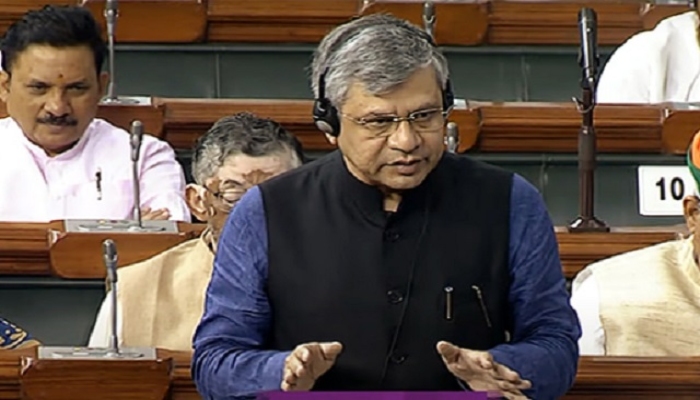 सोशल मीडिया पर बढ़ते खतरे को लेकर सरकार गंभीर, डीपफेक पर सख्त कार्रवाई की आवश्यकता : अश्विनी वैष्णव