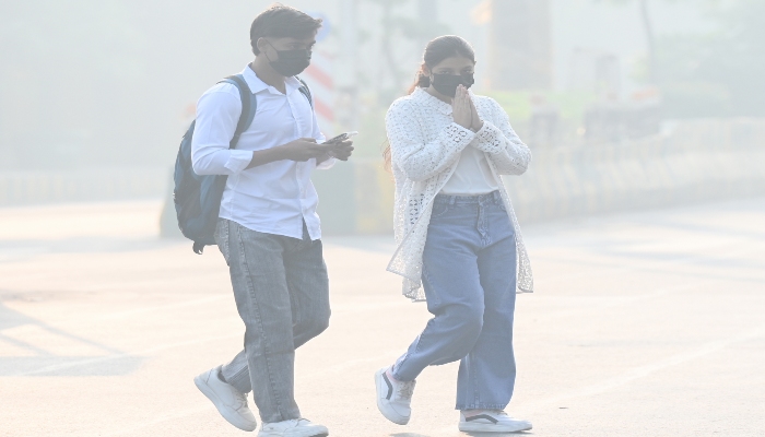 दिल्ली-एनसीआर में सांस लेना हुआ मुश्किल: एक्यूआई 400 पार, अस्पतालों में बढ़े मरीज