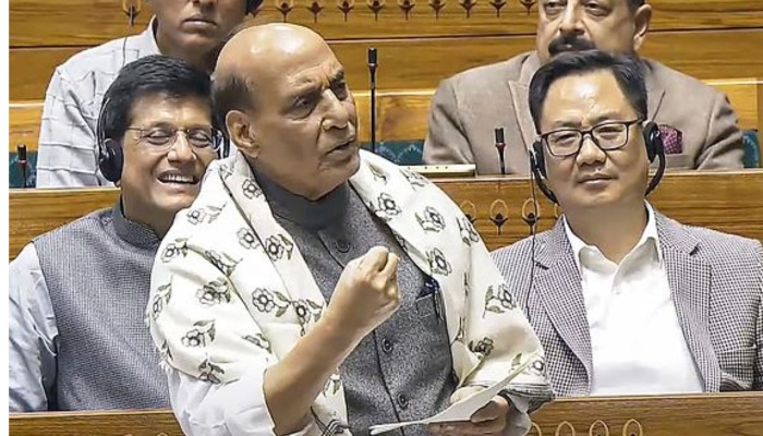 'वंदे मातरम' के साथ हुए राजनीतिक छल के बारे में सभी पीढ़ियों को जानना चाहिए : राजनाथ सिंह