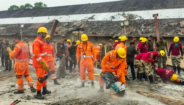 Kolkata Taratala Shed Collapse: तारातला हादसे में मृतकों की संख्या बढ़कर हुई 14, अभी भी बचाव कार्य जारी