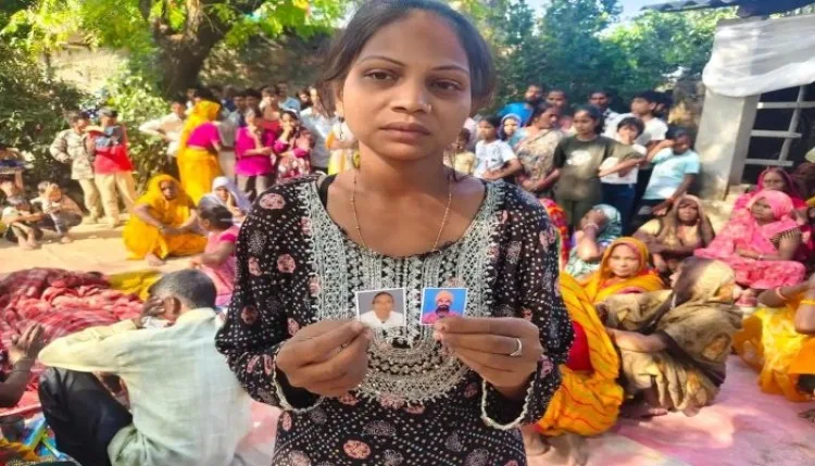Barabanki: पूजा पंडाल में सांप के दांत तोड़ने लगा युवक, पिता-पुत्र को डसा, मौत
