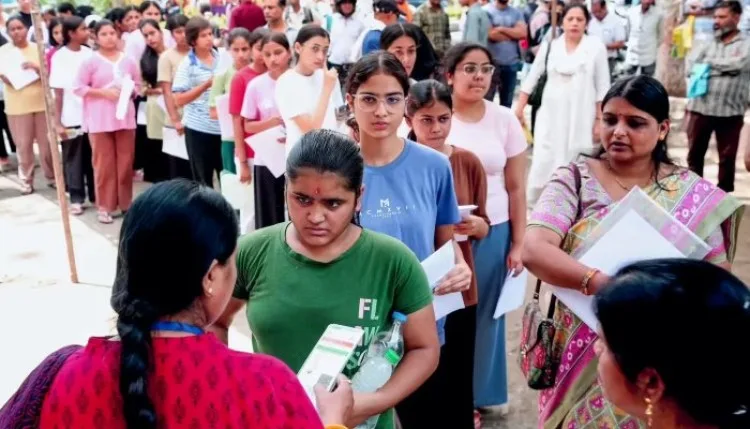 NEET UG Result 2026: नीट यूजी में फिर बेटियों ने लहराया परचम, 11 लाख से अधिक अभ्यर्थियों को मिली सफलता
