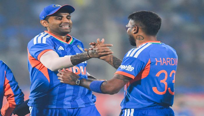 Ind Vs NZ Live: न्यूजीलैंड के खिलाफ अंतिम T20 में तीन बदलाव के साथ उतरी टीम इंडिया, टॉस जीतकर चुनी बल्लेबाजी
