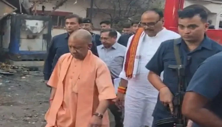 Lucknow Coaching Center Fire : कोचिंग सेंटर की आग में 15 मासूमों की दर्दनाक मौत, खिड़कियों से कूदते बच्चों की चीखें सुन दहल उठा कलेजा, खुद ग्राउंड जीरो पर पहुंचे सीएम योगी!