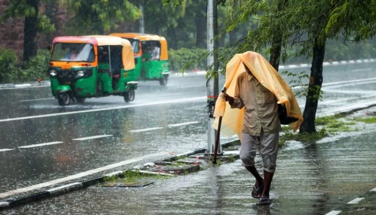 दिल्ली-NCR में झमाझम बारिश से सुहावना हुआ मौसम, आंधी-तूफान का अलर्ट