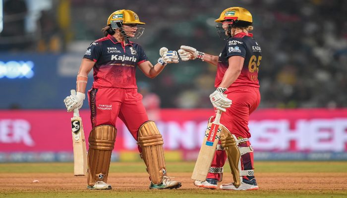RCB vs DC WPL 2026: रॉयल चैलेंजर्स बेंगलुरु ने लगाया जीत का चौका, कप्तान मंधाना ने खेली 96 रनों की विस्फोटक पारी