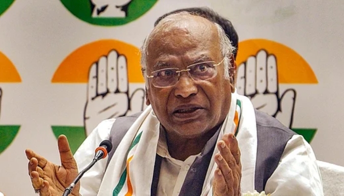 चौकाने वाला खुलासा: अंतरराष्ट्रीय बाजार में कच्चा तेल हुआ सस्ता, फिर भी भारत में क्यों लगी है तेल की आग? खरगे ने खोला मोदी सरकार के खिलाफ मोर्चा!