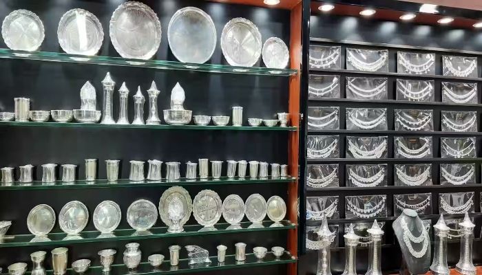 वैश्विक तनाव का असर: यूएस-वेनेजुएला टकराव से चांदी में जबरदस्त उछाल, चेन्नई में 9,200 रुपये की तेजी