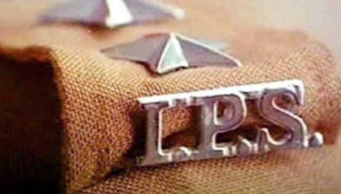 UP IPS Transfer: यूपी में 16 आईपीएस अधिकारियों का तबादला,  10 जिलों के पुलिस कप्तान भी बदले