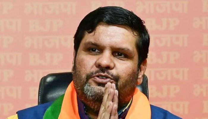 गौरव वल्लभ का ओवैसी पर पलटवार, बोले- उन्हें मुस्लिम समाज से मतलब नहीं