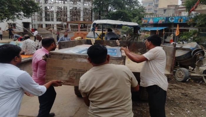 सख्त कदम : नगर निगम ने सामान हटवाया, जुर्माना भी वसूला
