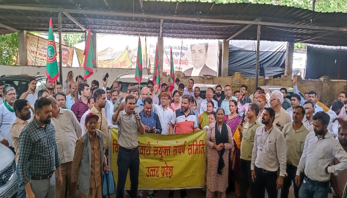 निजीकरण के विरोध में सड़क पर उतरे देश के 27 लाख बिजली कर्मचारी
