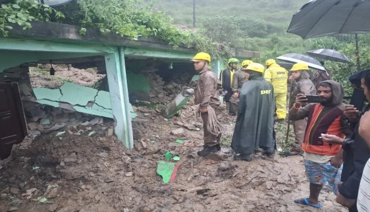 अल्मोड़ा में बारिश के बाद ढहा मकान, एक ही परिवार के तीन लोगों की मौत