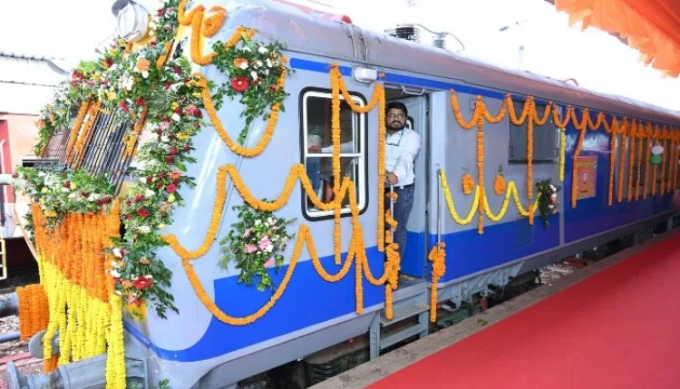 Chhattisgarh:  एक ट्रैक पर मिल रही हैं दर्जनों सुविधाएं, पढ़ाई, दवाई और माल ढुलाई हुआ आसान