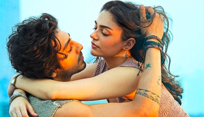 Saiyaara Trailer : अहान-अनीत की रोमांस और नफरत से भरी फिल्म 'सैयारा' का ट्रेलर जारी