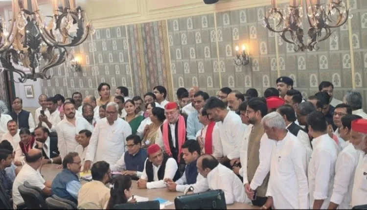 राज्यसभा चुनाव के लिए अखिलेश ने चाचा रामगोपाल को मैदान में उतारा