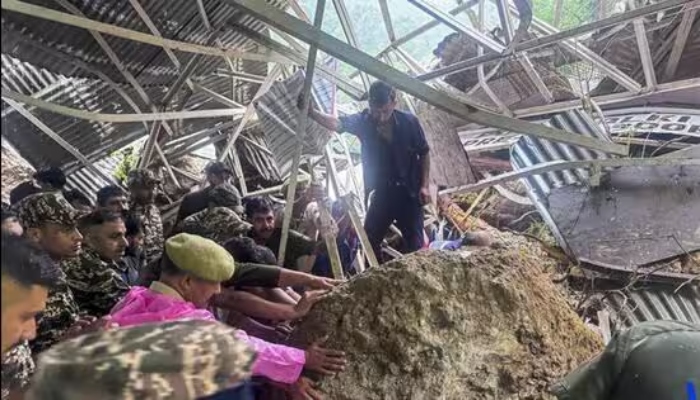 Vaishno Devi Landslide : वैष्णो देवी यात्रा मार्ग पर भूस्खलन ने बरपाया कहर, 33 की मौत