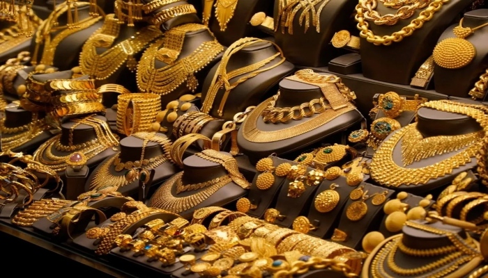 Bullion Market Updates: सर्राफा बाजार में सोने की कीमत में मामूली तेजी, चांदी की घटी चमक