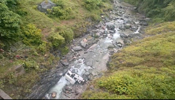 Pithoragarh Accident: उत्तराखंड के पिथौरागढ़ में गहरी खाई में गिरा वाहन, आठ की मौत