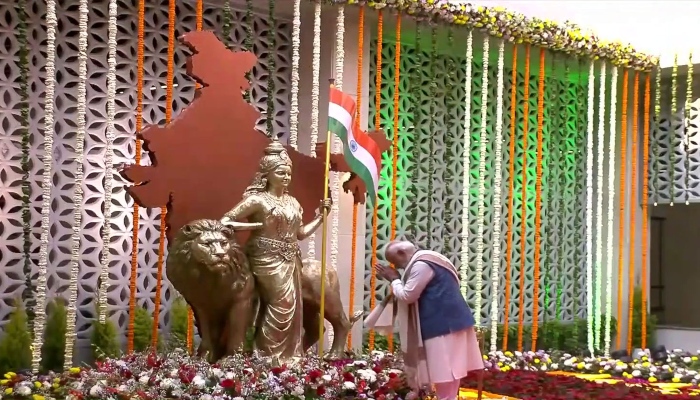 PM Modi in Lucknow Rashtra Prerna Sthal : कांग्रेस-सपा ने अंबेडकर को भुलाने का पाप किया, भाजपा ने दिया नायकों को सम्मान