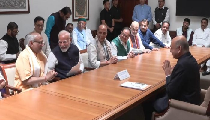 Vice President Nomination : सीपी राधाकृष्णन ने उपराष्ट्रपति पद के लिए नामांकन दाखिल किया, पीएम मोदी बने प्रस्तावक