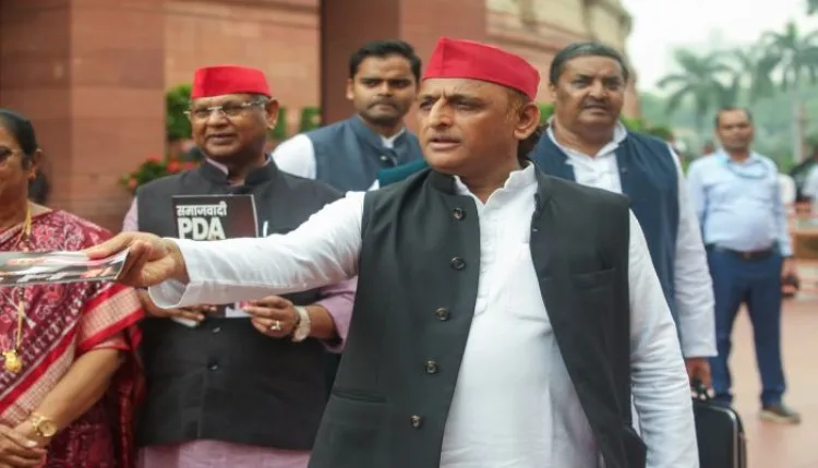 छात्र आंदोलन पर बोले अखिलेश यादव, कहा- केवल मंत्री नहीं, पूरी व्यवस्था बदलने से मिलेगा न्याय