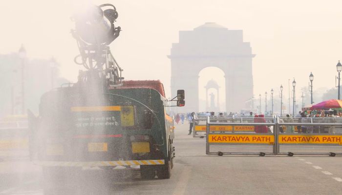 Delhi Pollution: दिल्ली की आबोहवा फिर हुई जहरीली, खतरनाक स्तर पर पहुंचा AQI