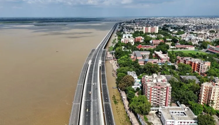 पटना में गंगा का जलस्तर घटा, बाढ़ का खतरा बरकरार, 500 दुकानें प्रभावित