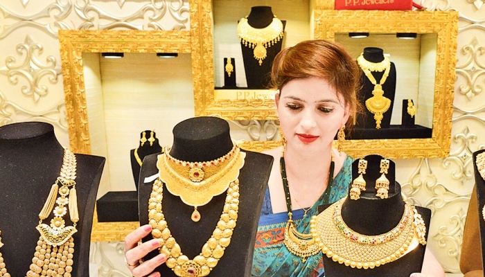 सस्ते में सोना खरीदने का बेहतरीन मौका, कीमतों में आई गिरावट