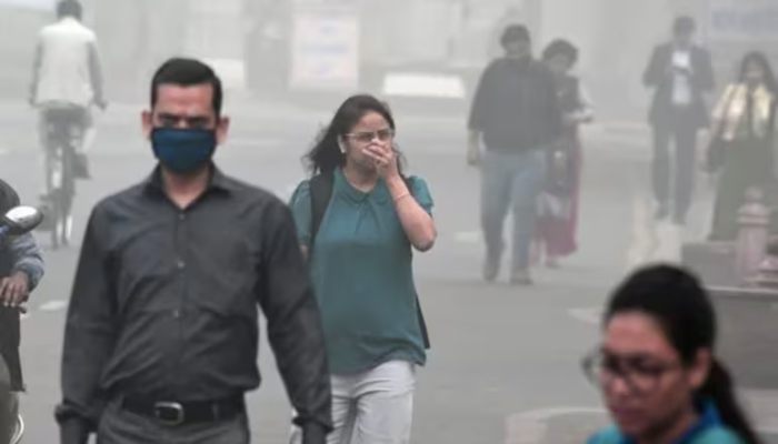 Air Pollution: दिल्ली-NCR की हवा फिर हुई जहरीली, 400 के पार पहुंचा AQI, आसमान में छाई धुंध की चादर