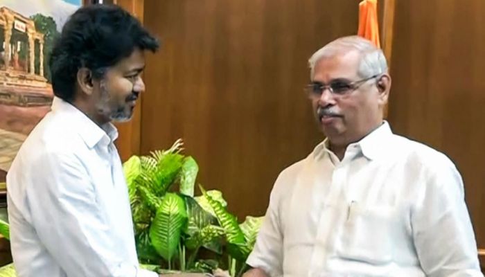 तमिलनाडु की राजनीति में नया अध्याय! सरकार बनाने के दावे के साथ राज्यपाल से मिले विजय