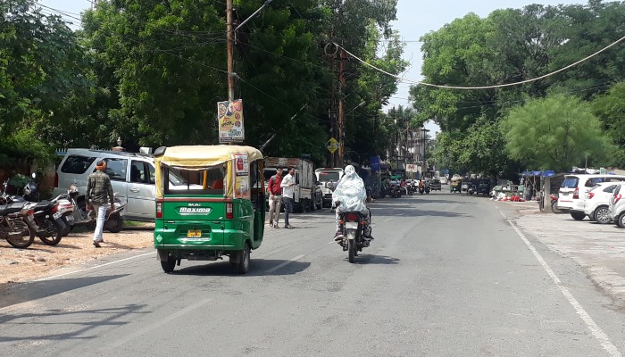 झांसी महानगर में अब सवारी वाहन होंगे क्यूआर कोड से लैस