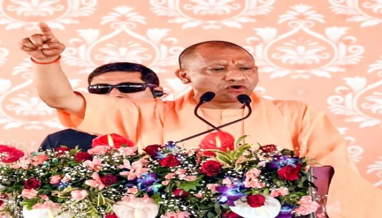 Kushinagar : रातभर लेते रहे जानकारी, दिन में खुद पहुंचे cm yogi आदित्यनाथ