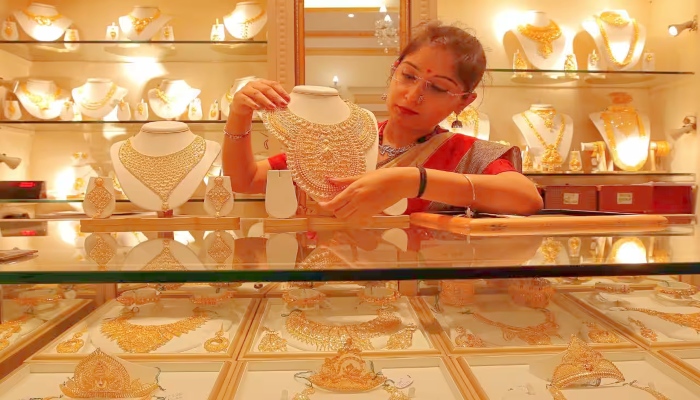 डॉलर की मजबूती ने बिगाड़ा खेल, Gold-Silver की कीमतों में तेज गिरावट, निवेशक सतर्क