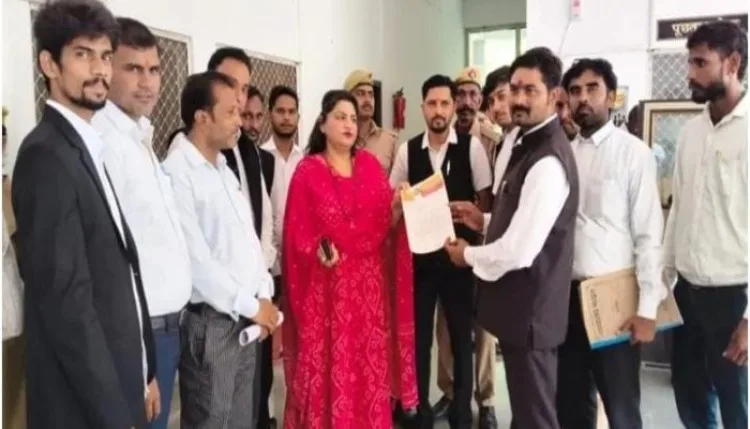 चीनी के दाम बढ़ने पर युवकों का गुस्सा फूटा, प्रदर्शन कर ज्ञापन दिया