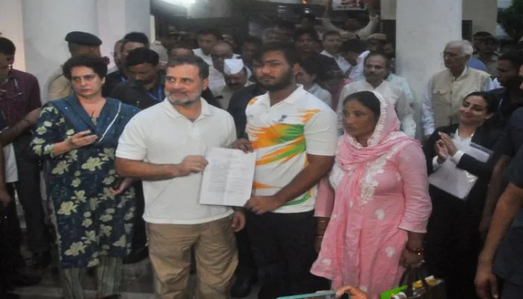 राहुल गांधी के धरने के बाद दर्ज हुई एफआईआर, लगे ये आरोप