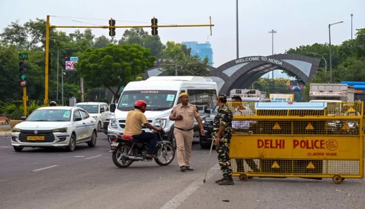 दिल्ली बॉर्डर पर गौतमबुद्धनगर पुलिस का सघन चेकिंग अभियान