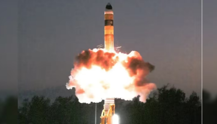 भारत ने MIRV तकनीक से लैस उन्नत अग्नि मिसाइल का किया सफल परीक्षण, रक्षा मंत्री ने दी बधाई