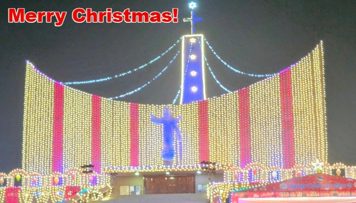 Happy Christmas Wishes : उल्लास और सद्भाव की लौ, देशभर में क्रिसमस की धूम, प्रभु यीशु के जन्म पर गूंजी शांति की प्रार्थनाएं
