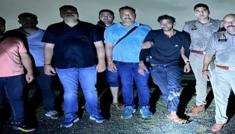 झांसी पुलिस को बड़ी कामयाबी: रामराजा दवा बाजार लूटकांड का पर्दाफाश, एनकाउंटर में दो शातिर गिरफ्तार