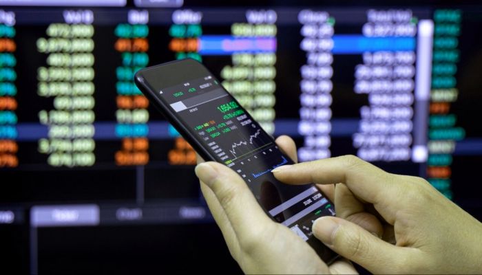 Stock Market: बढ़त के साथ बंद हुआ शेयर बाजार, सेंसेक्स ने लगाई लंबी छलांग,  निफ्टी भी 25,800 के पार