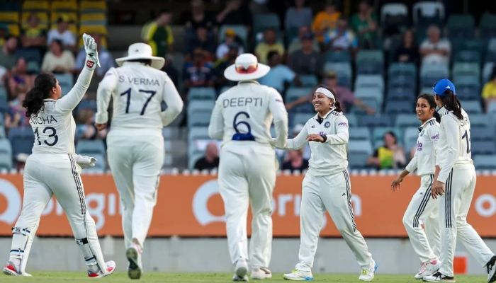 IND W vs AUS W: पिंक-बॉल टेस्ट में ऑस्ट्रेलिया की पकड़ मजबूत, भारत ने दूसरी पारी में गंवाए 6 विकेट